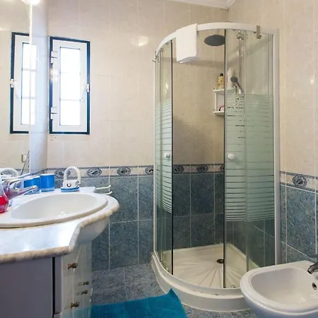 Quarto, com casa de banho privado e pequeno almoço *